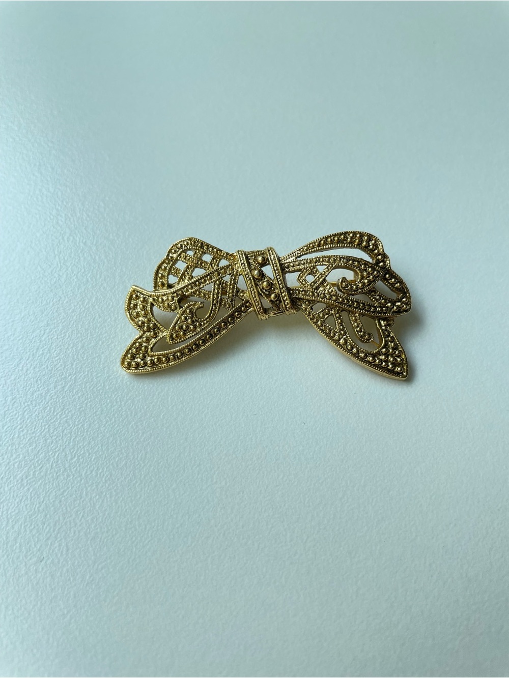 1928 Gold Tone Bow Filigree Brooch Back Bar Clasp